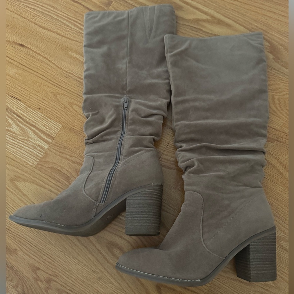 Universal Thread Block Heel Boots